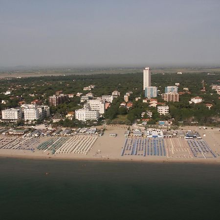 Hotel Continental Милано Мартима Екстериор снимка
