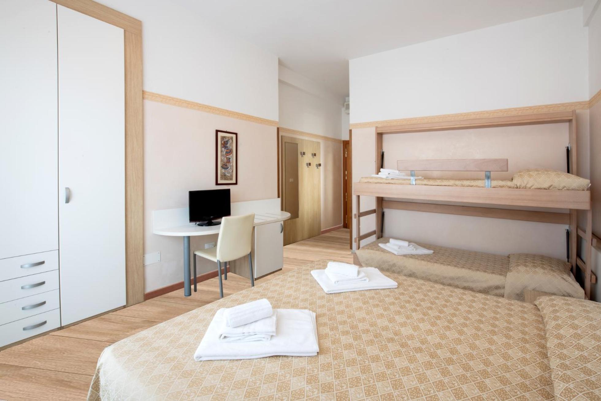 Hotel Continental Милано Мартима Екстериор снимка